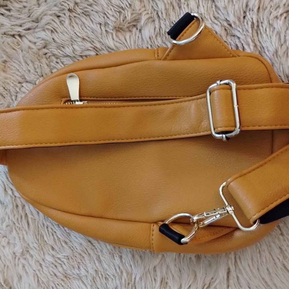 NWOT INICAT 5-Way Crossbody Sling Waist or Shoulder Bag - Picture 8 of 17